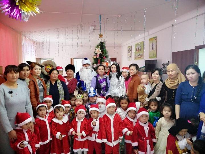"Балдырған" шағын орталығы Жаңа жыл мерекесіне орай "Жаңа жыл жер шарын шарлайды" атты ертеңгілік