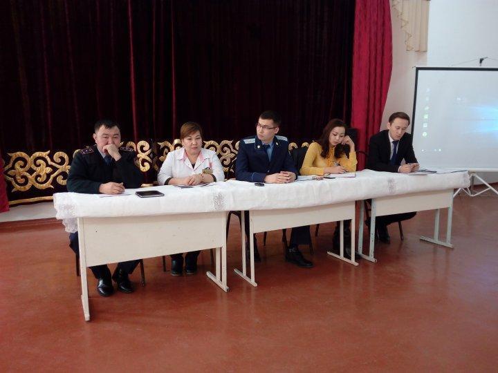№1 орта мектепте "Жас өспірімдер арасында қылмыс пен құқық бұзушылықтың және ерте жүктіліктің алдын алу" тақырыбында өткен жиналыс